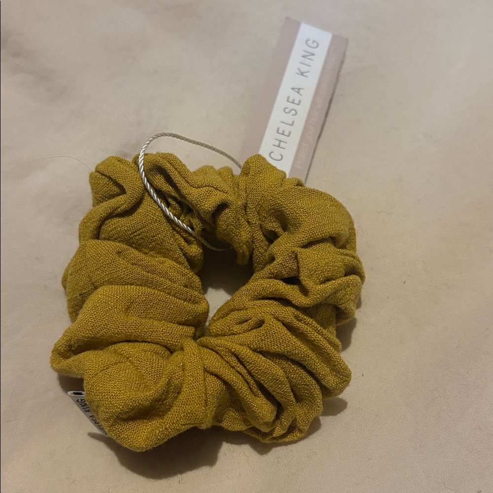 Chelsea King linen scrunchie